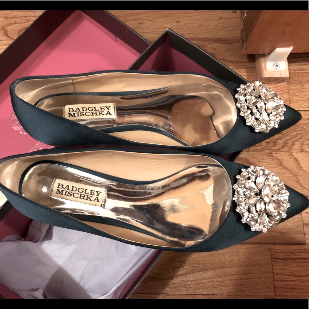 Badgley Mischka crystal stone flat shoes